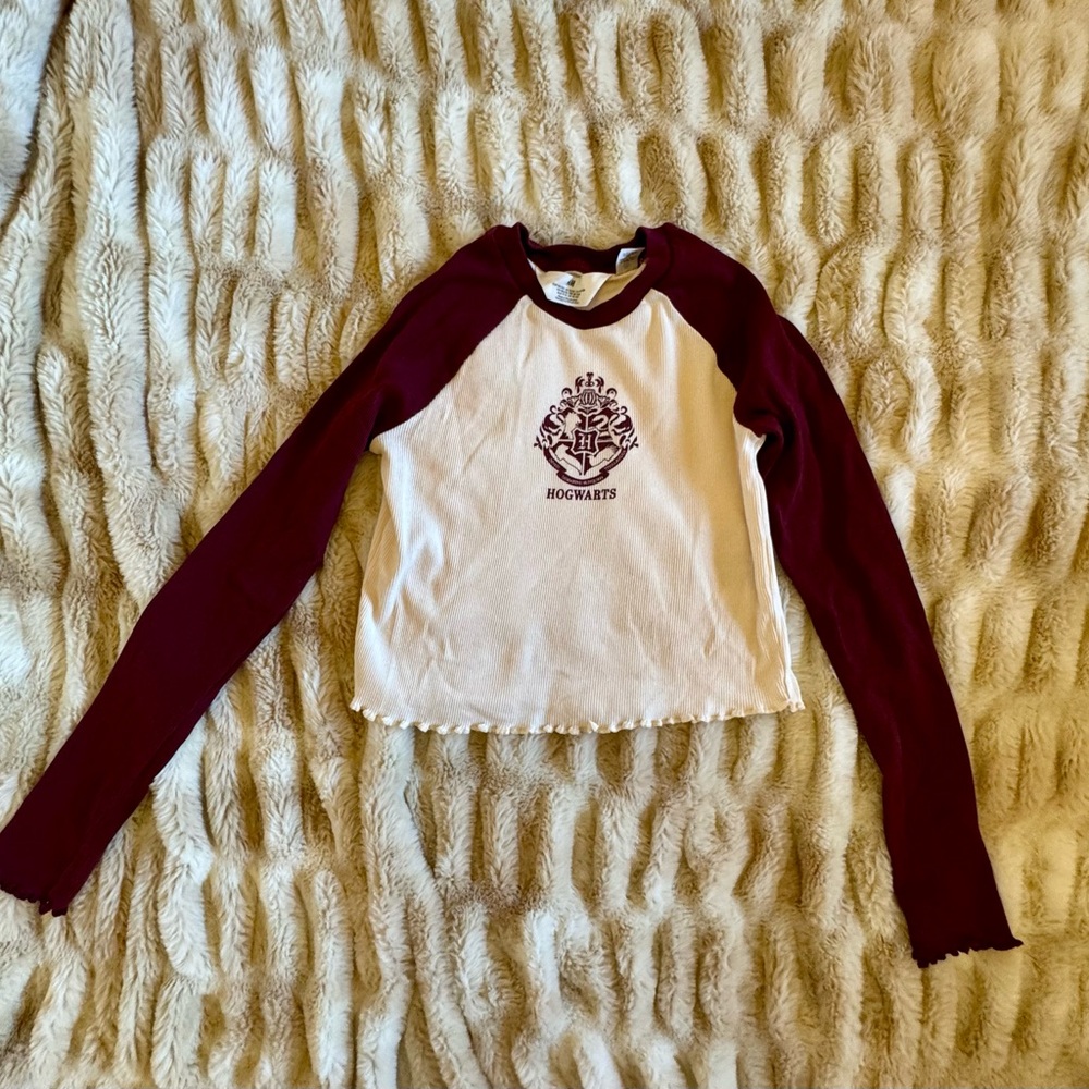 H&M Harry Potter Hogwarts Maroon & White Raglan Crewneck Tee